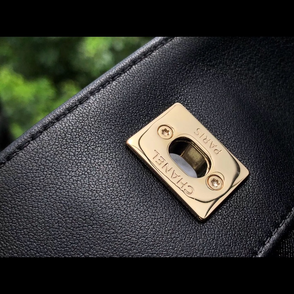 Classic Chanel 2.55 flip - Picture 3 of 3